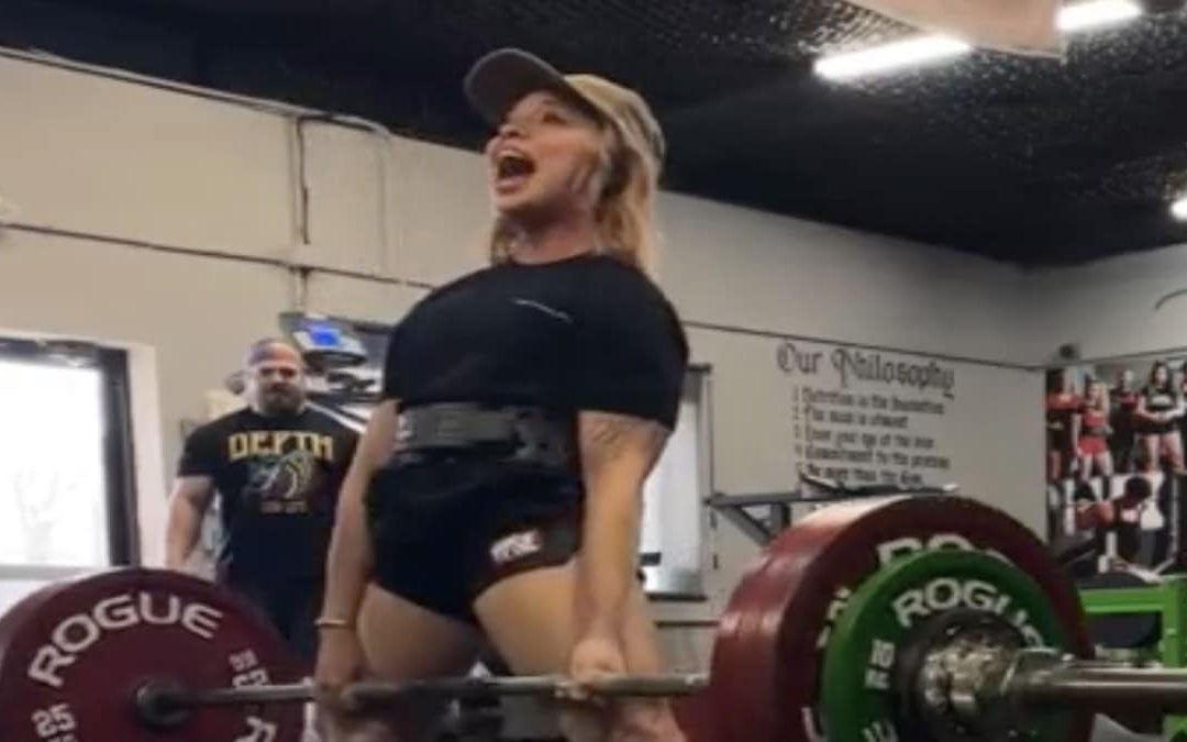 heather-connor-deadlifts-more-than-20-pounds-over-her-own-world-record-in-training-–-breaking-muscle