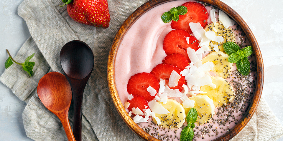 tropical-berry-smoothie-bowl