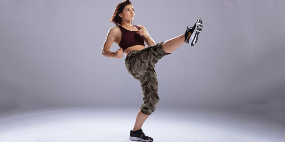 kick-your-way-to-a-stronger-core-with-these-4-moves